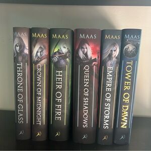 THRONE OF GLASS HARDCOVER COLLECTION by SJ MAAS 👑✨